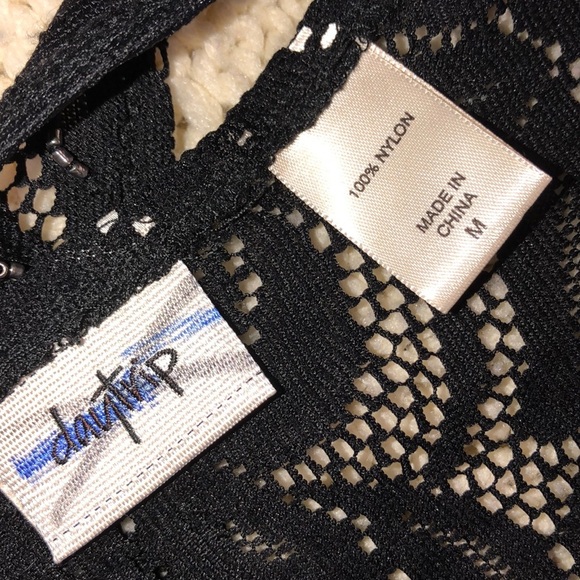 Day trip size medium black embroidered top - Picture 3 of 3